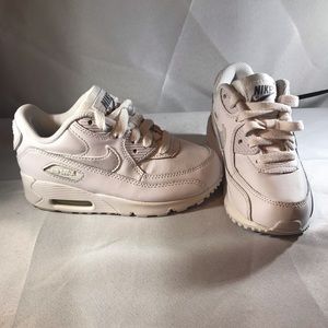 Toddler boy’s Nike shoes